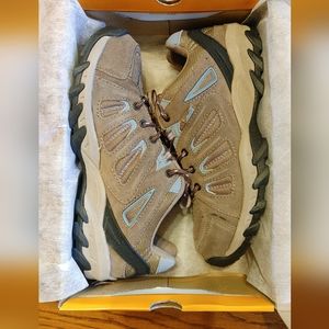 Avia Trail Shoes 9.5 beige